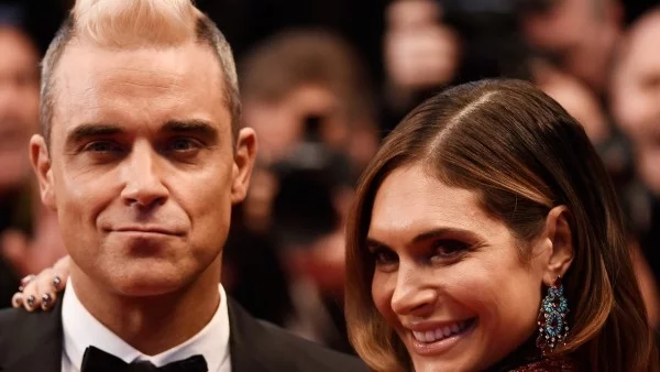 Съпругата на Роби Уилямс имитира оргазъм