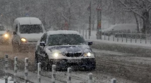 Обилният снеговалеж доведе до проблеми за шофьорите 