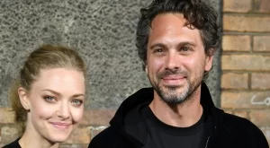 Аманда Сийфрид е бременна