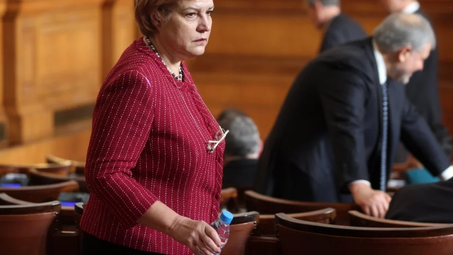 Стоянова: Данъците ще вървят нагоре не като ставка, а като обем