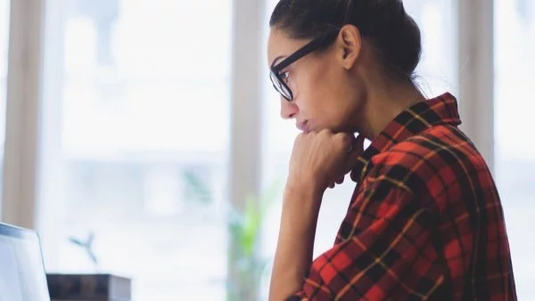 Това причиняваме на тялото си, когато стоим седнали цял ден