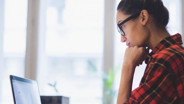 Не правете тези 5 неща на служебния си компютър