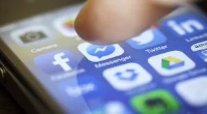 Facebook вкарва гласови команди в Messenger