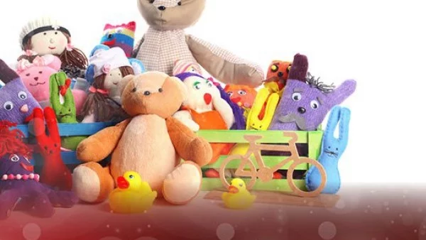Holiday Heroes събира детски играчки и хранителни продукти