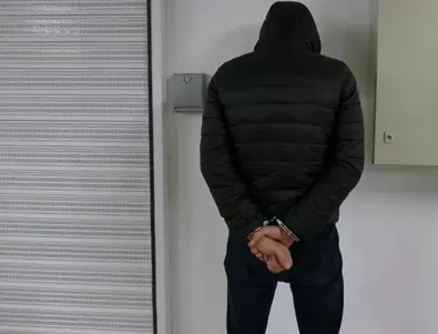 Арестуваха българин за трафик на мигранти в Гърция  