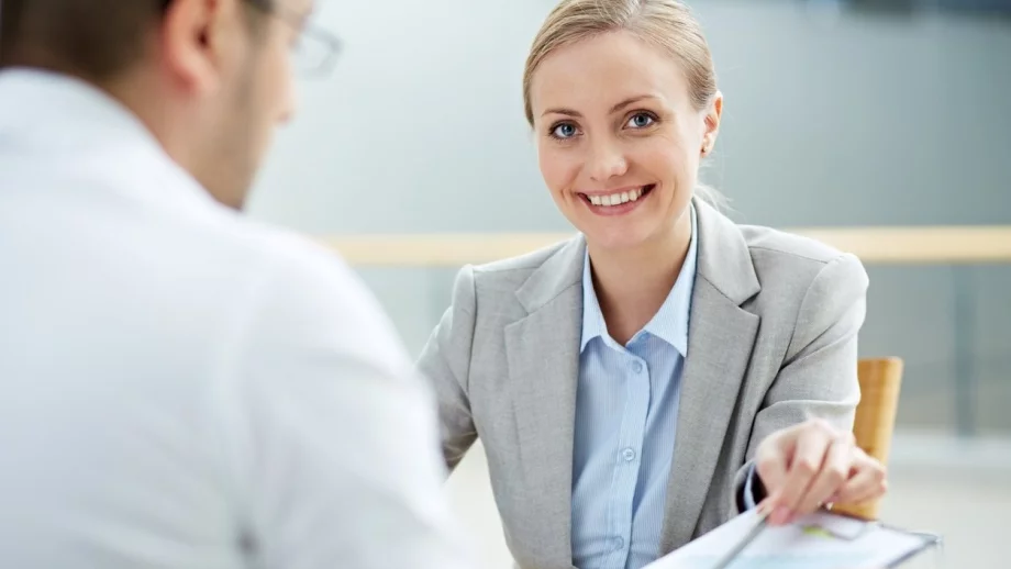 73% от банковите служители в България са жени