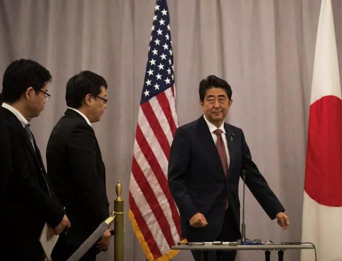 Японският премиер официално изрази съболезнования за жертвите в Пърл Харбър