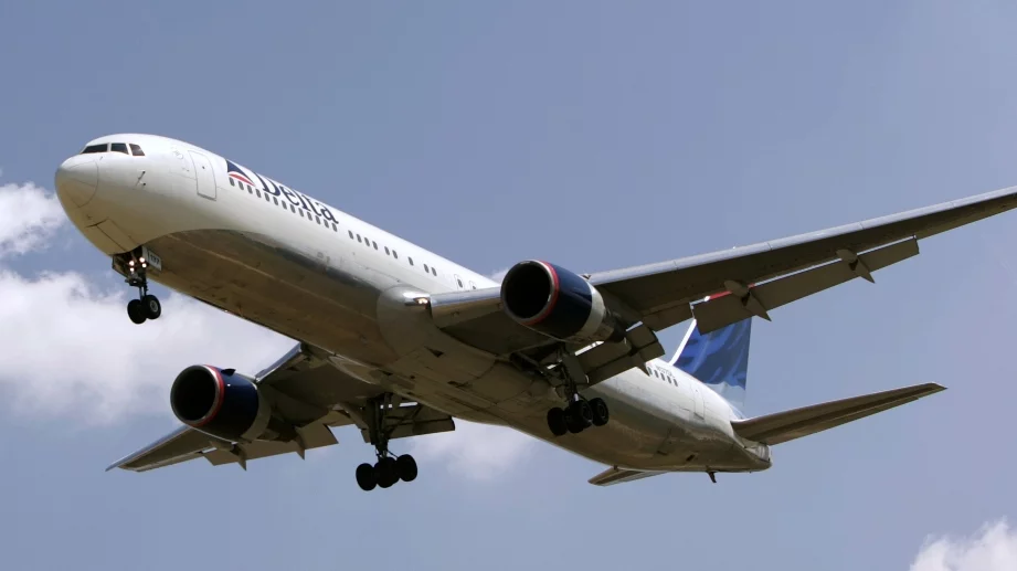 "Хийтроу" отмени близо 100 полета заради мъгла 