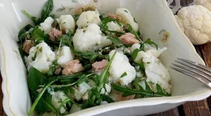 Салата с карфиол и риба тон