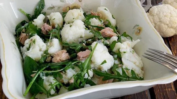 Салата с карфиол и риба тон