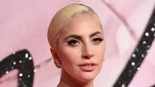 Starbucks посвети напитки на Лейди Гага за добра цел