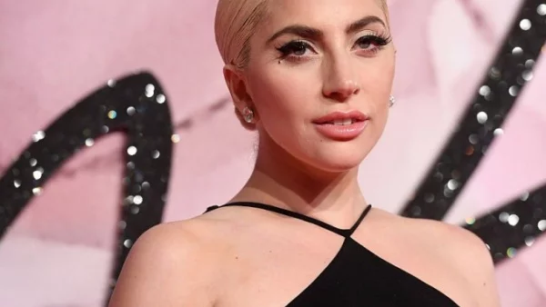 Лейди Гага обяви годежа си