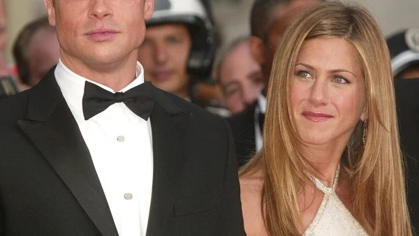 Пит и Анистън си пишат често