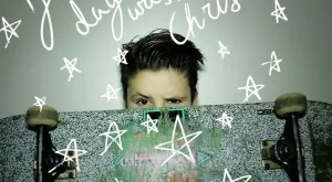 Круз Бекъм пусна първи сингъл