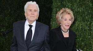 Кърк Дъглас ще празнува 100 години с 200 приятели