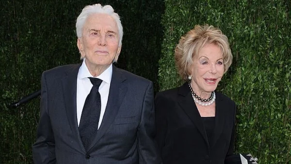 Кърк Дъглас ще празнува 100 години с 200 приятели