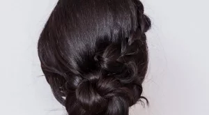 Лесна парти прическа