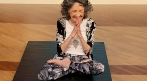 Най-възрастната учителка по йога 