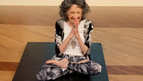 Най-възрастната учителка по йога 