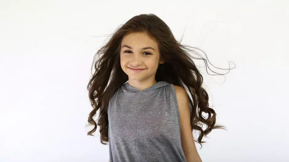 Това ли е малката Крисия от Евровизия? Много се е променила! (СНИМКА)