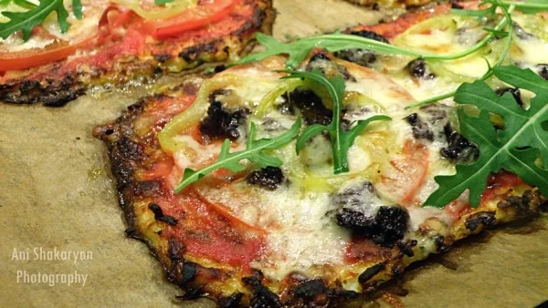 Пица от карфиол с Моцарела