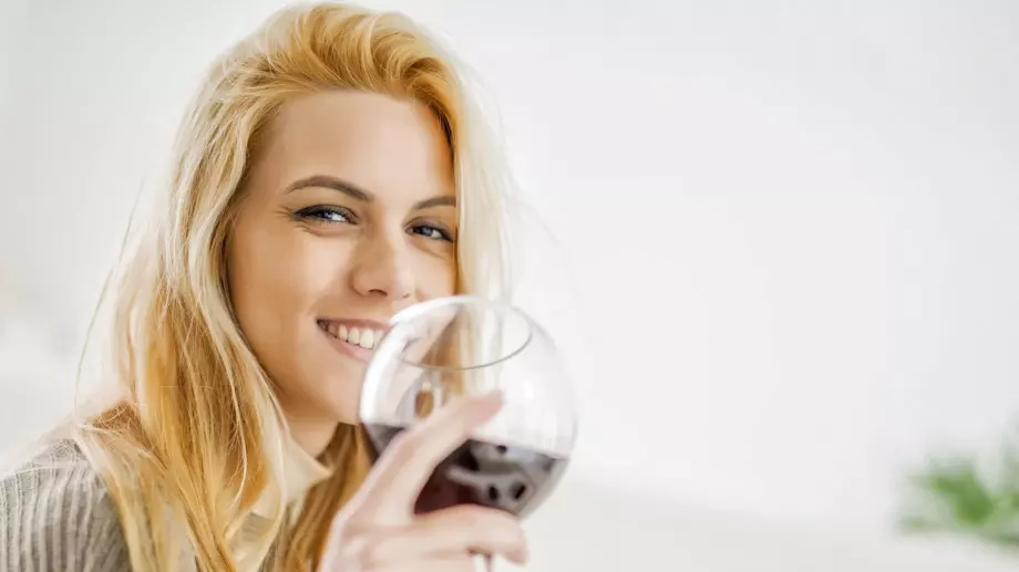 Антиоксидантът ресвератрол в червеното вино предотвратява появата на рак като