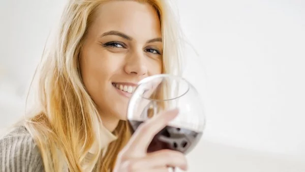 Без петна по зъбите след червено вино