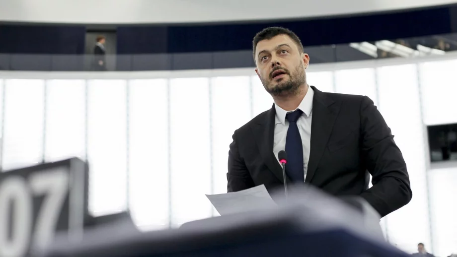 Николай Бареков ще става учител