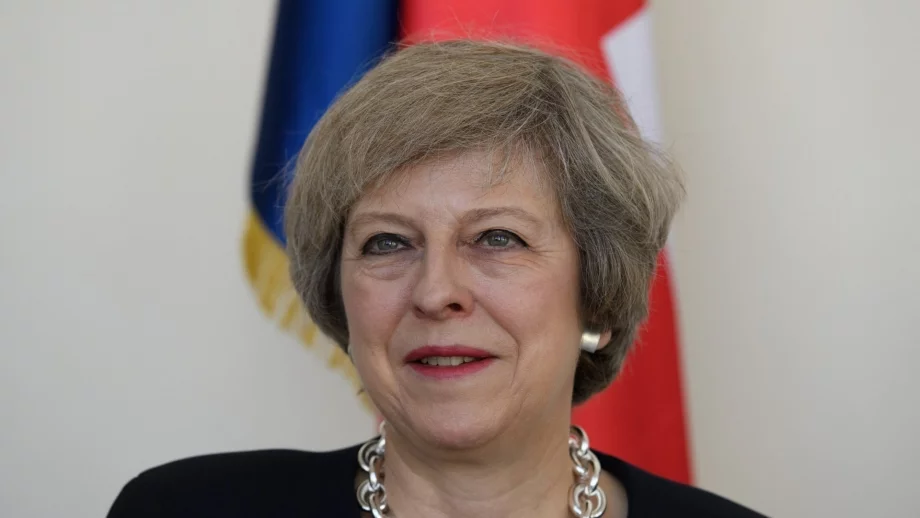 Мей стяга мерките срещу имигрантите от страх, че "половин България ще дойде"