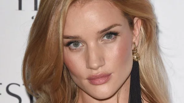 Роузи Хънтингтън-Уайтли: Правя си по 100 селфита