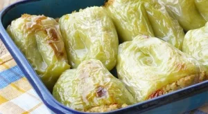 Пълнени чушки с киноа, тиквички и домати