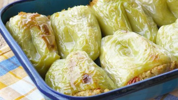 Пълнени чушки с киноа, тиквички и домати