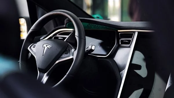 Заводите на Tesla - първи по трудови злополуки в автосектора 