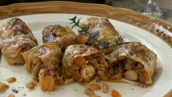 Сарми от кисело зеле с праз, нахут и ориз 