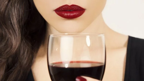 Диетата, която ви позволява да ядете торта и да пиете вино