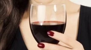 Умереното пиене на алкохол пази сърцето
