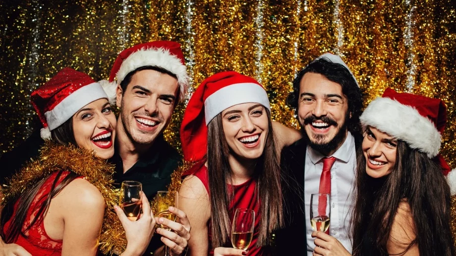 Забраняваме ви да казвате тези 5 неща на офисното коледно парти 