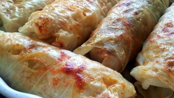 Зелевите сарми с ориз, праз лук, сушени домати и орехи