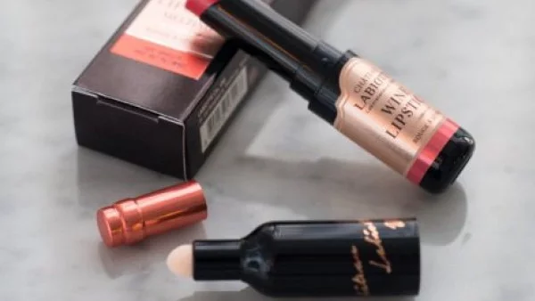 О, да! Вече има има червило с вино