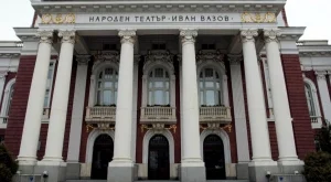  Народният театър закрива сезона с представления на открито