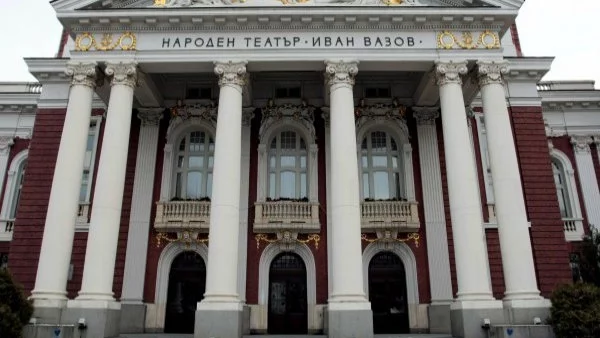  Народният театър закрива сезона с представления на открито