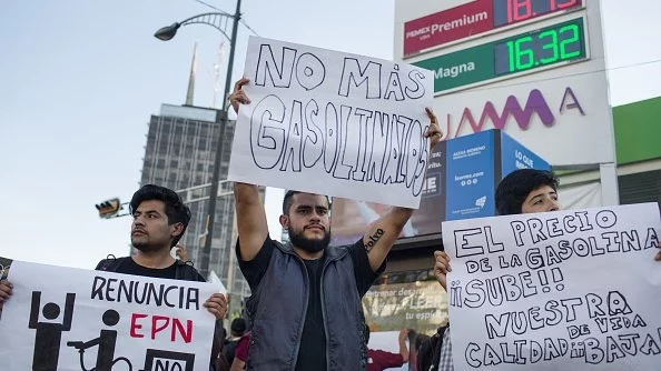 Масови протести в Мексико след поскъпването на бензина с 20%