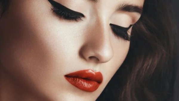 10 тайни в грима, които ще ви подмладят с 10 години 