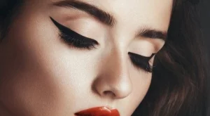 Перфектна очна линия с ново приспособление (видео)