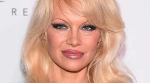 Какво ще подари Памела Андерсън на Мелания Тръмп