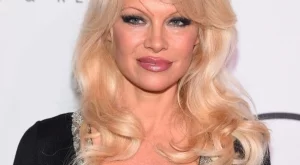 Памела Андерсън: Не съм правила добър групов секс