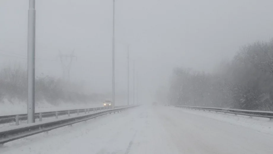 Затвориха три магистрали в Румъния заради снега