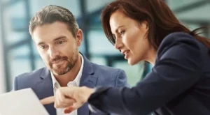 Защо жените все още получават по-малко пари от мъжете?