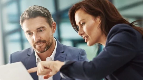 Защо жените все още получават по-малко пари от мъжете?