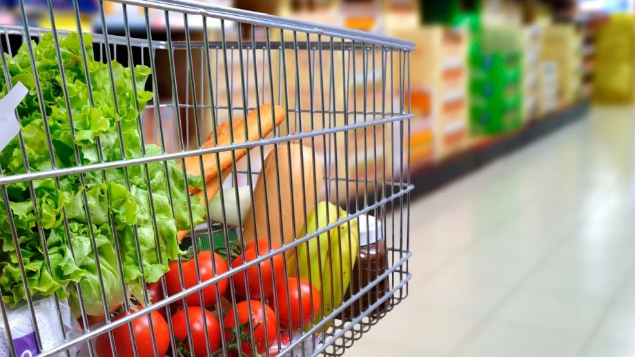 Българите избират продукти на база съвети от приятели и цена